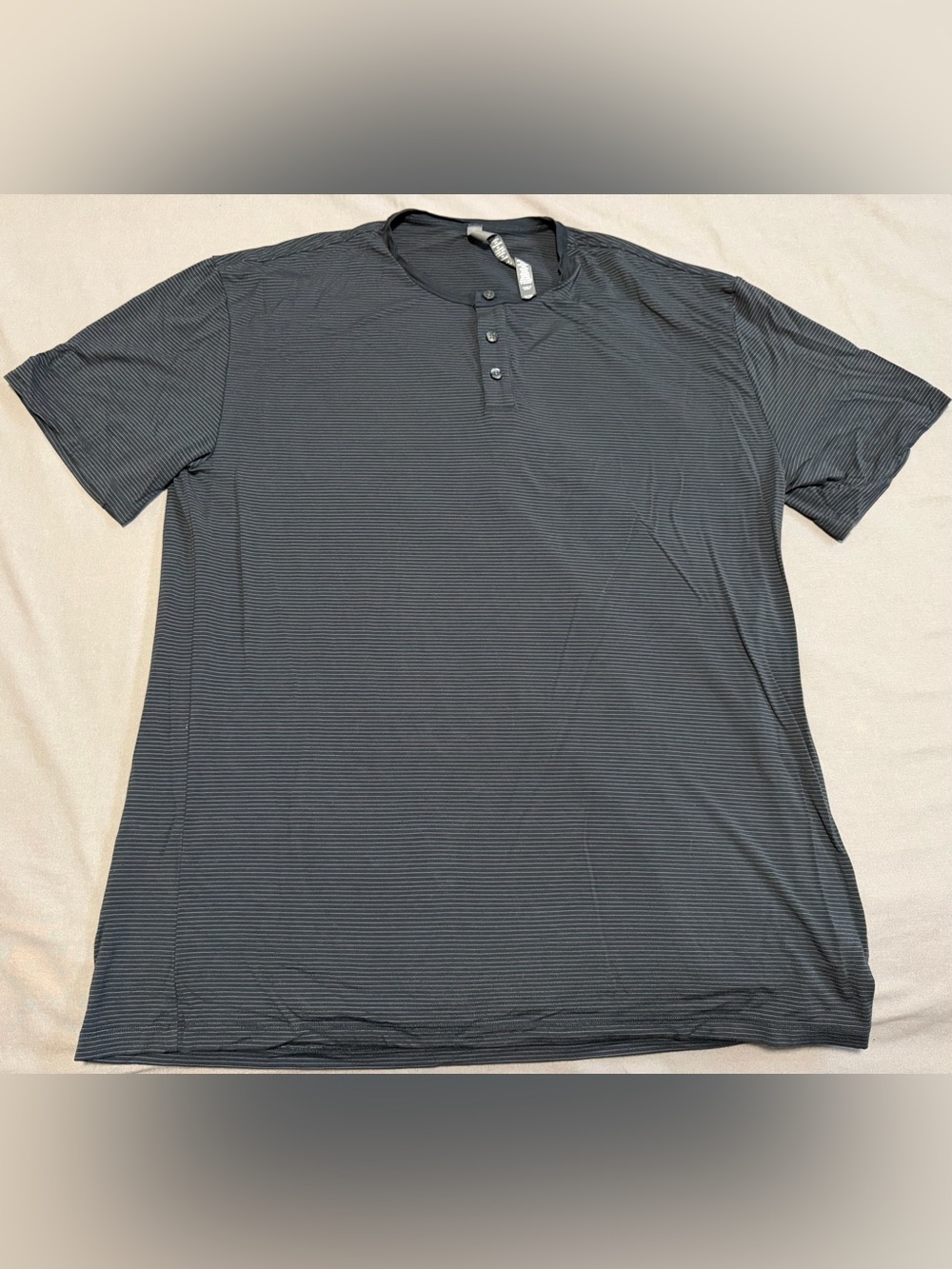 VUORI Men’s Henley Tee T Shirt Black Striped Performance Stretch Gym Size XXL
